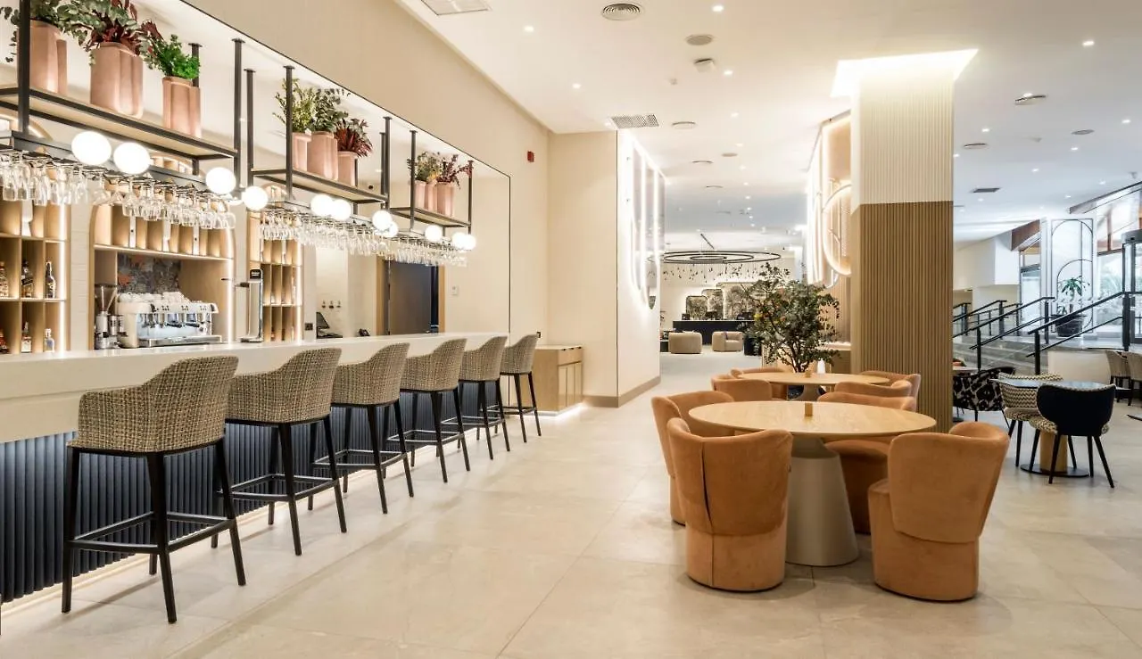 ברצלונה Ilunion Les Corts Spa מלון